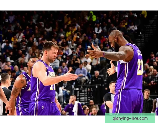 湖人迎战活塞前瞻东契奇带队冲击十连胜谁能接棒坎宁安